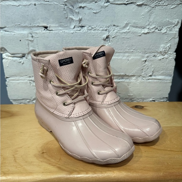 Sperry Shoes - Sperry Women's Duck Boots Saltwater Boot Blush Size 6M‎ STK165269